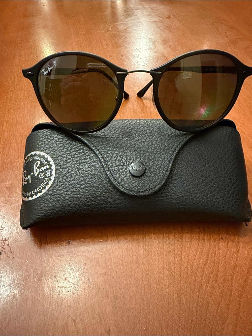Ray-Ban Black Frame Sunglasses Gray Lenses - Unisex